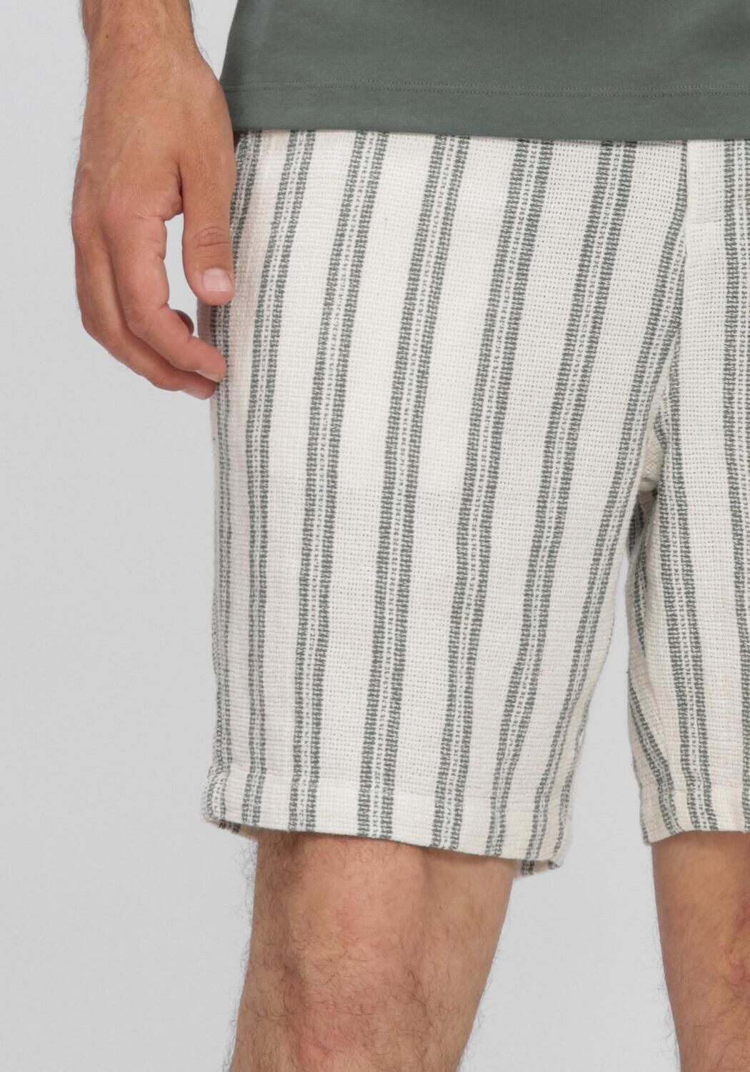 Ecru ANERKJENDT Kurze Hose AKJAN STRUC STRIPE2 SHORT - large