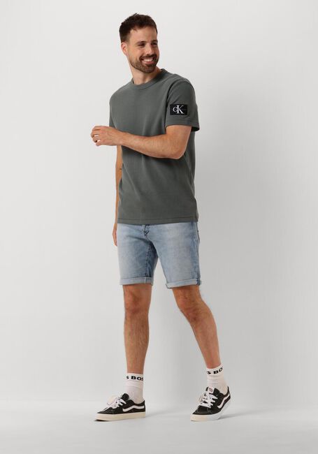 Graue CALVIN KLEIN T-shirt BADGE WAFFLE TEE - large