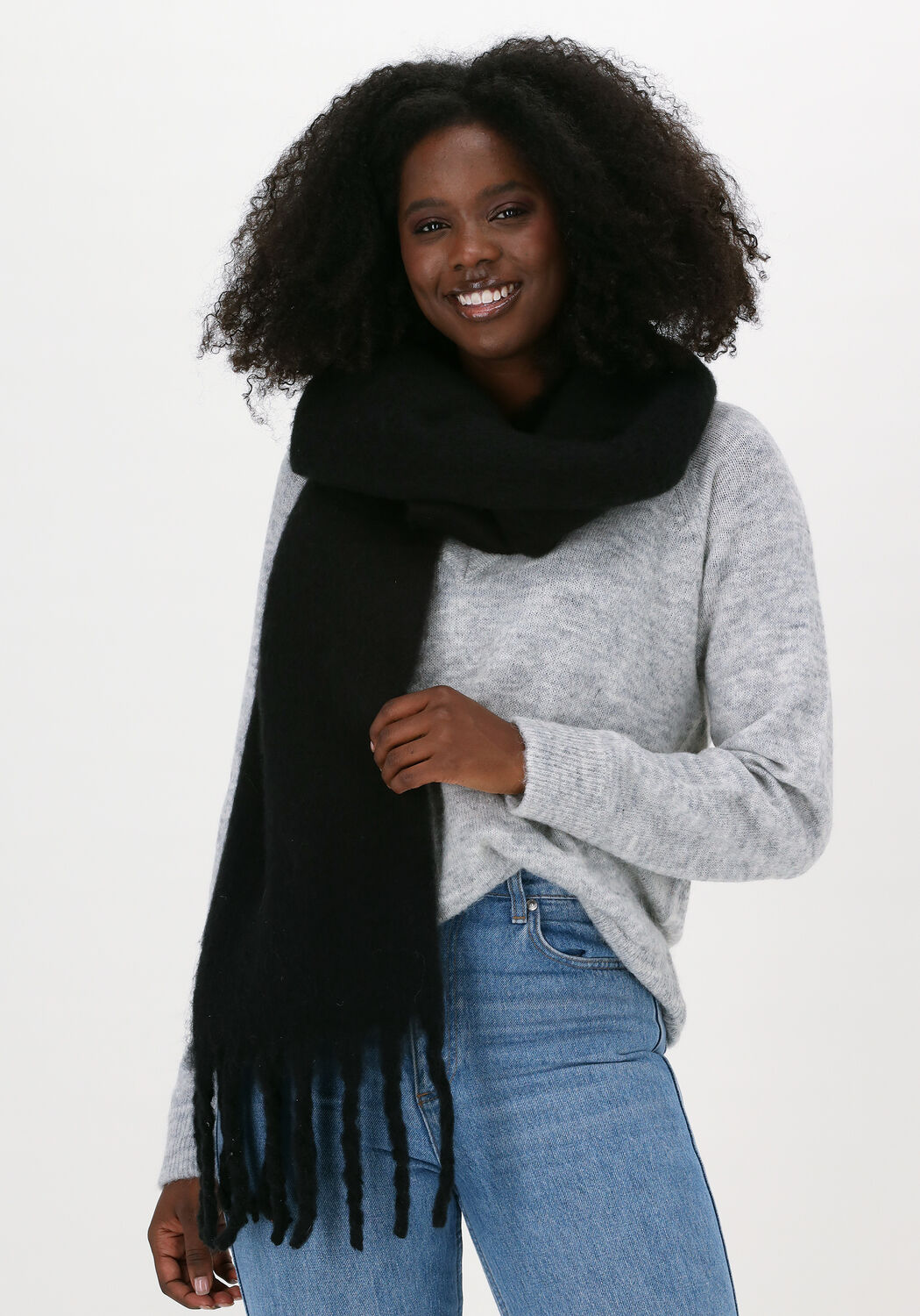 Schwarze OMODA Schal S21357