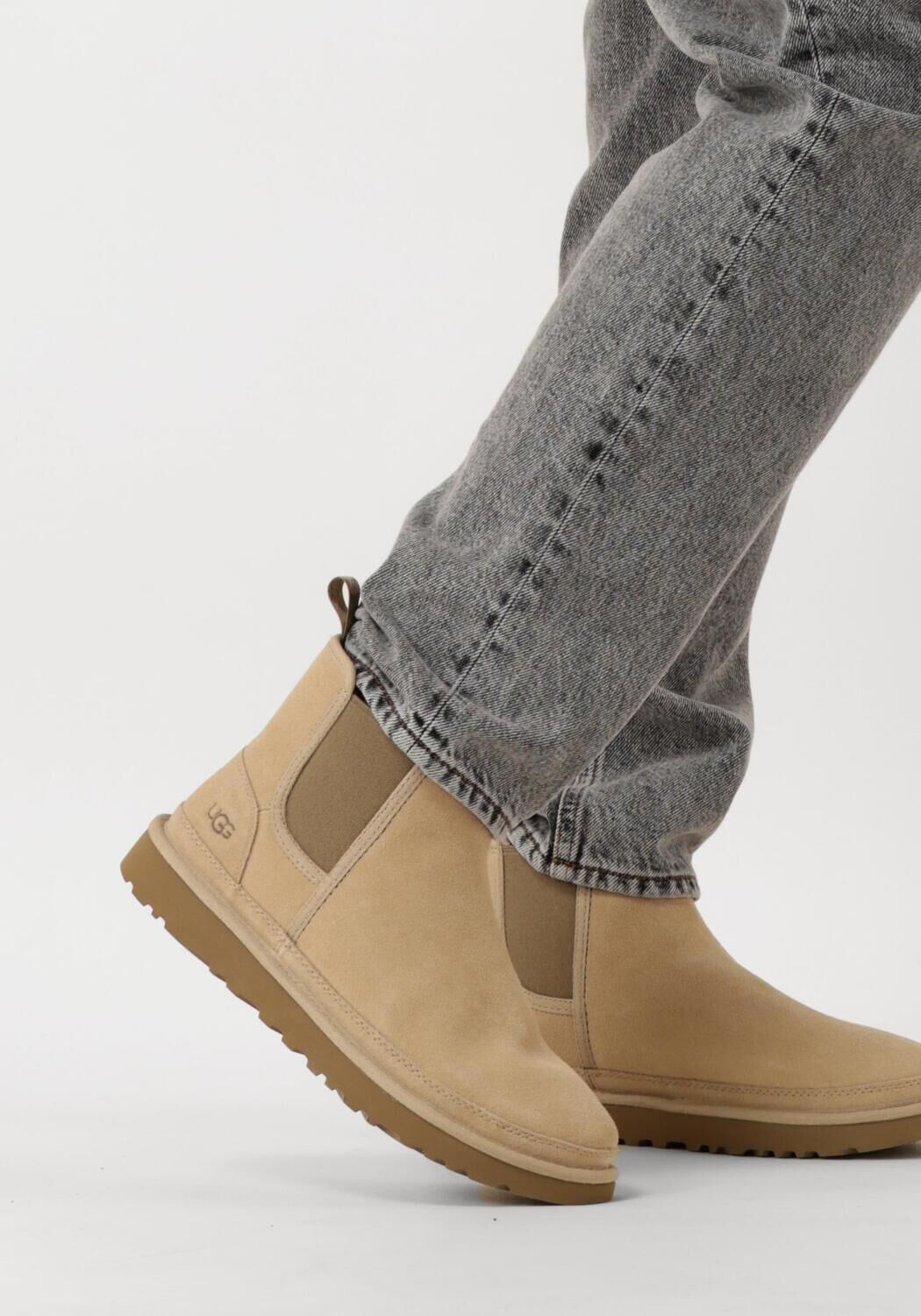 Camelfarbene UGG Chelsea Boots NEUMEL - large