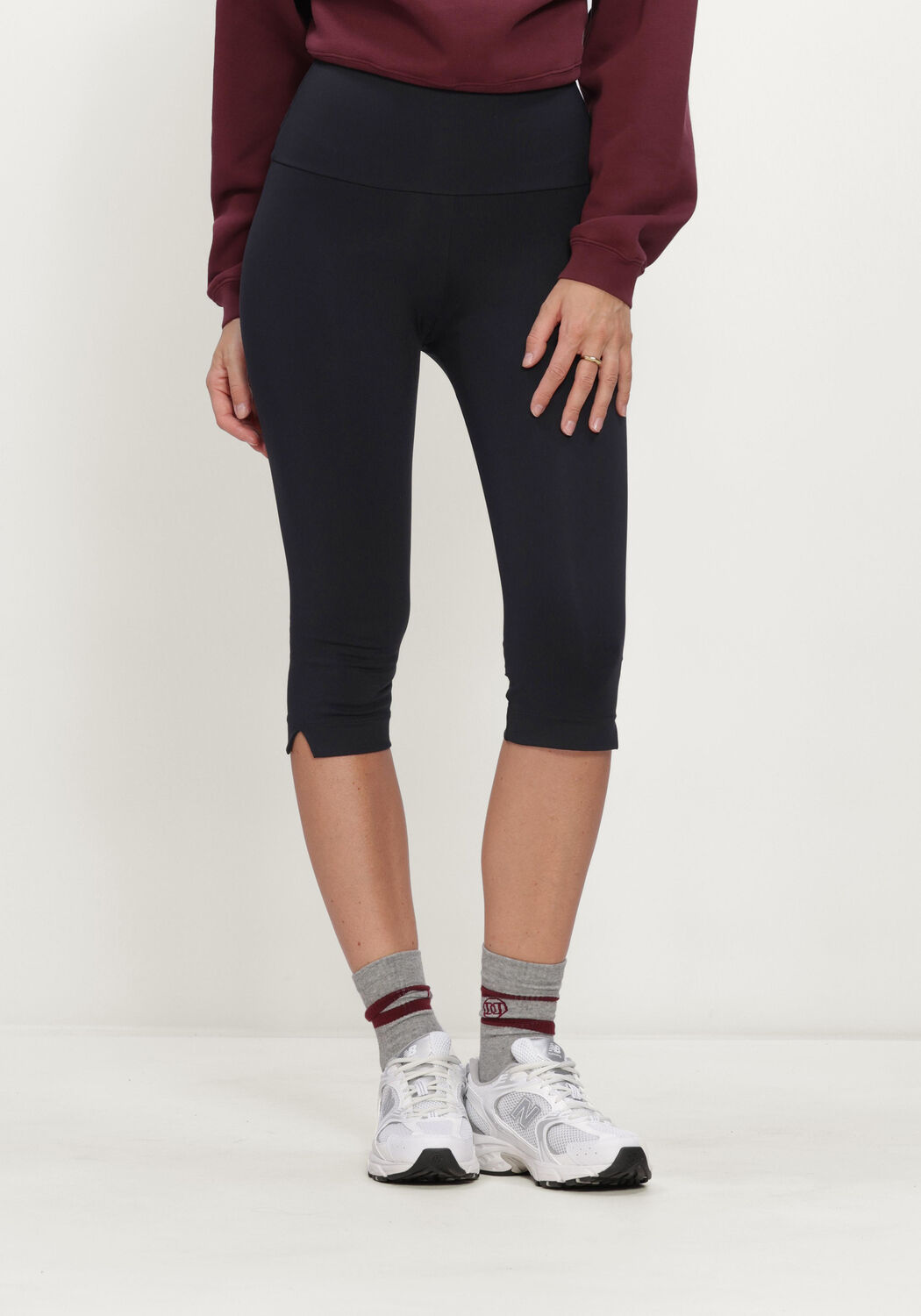 Schwarze DEBLON SPORTS Hosen CAPRI SLIT LEGGINGS HIGH WAIST - large