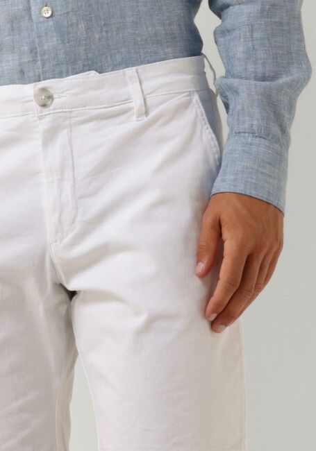 Weiße MATINIQUE Kurze Hose MATHOMAS SHORT - large