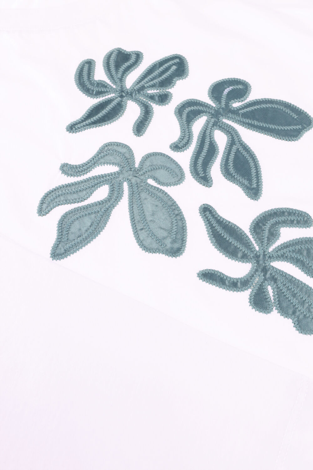 Wei&szlig;e JANSEN AMSTERDAM Blusen RILEY SHIRT CO 184 SHORT SLEEVE WIDE FIT SATIN EMBROIDERY FLOWER - large