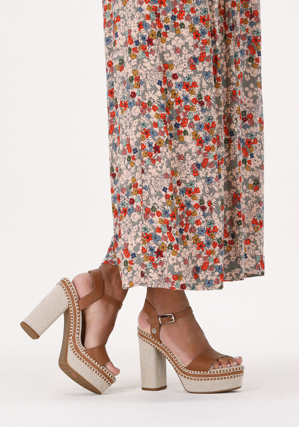 Cognacfarbene TOMMY HILFIGER Sandalen ELEVATED SIGNATURE HEEL - large