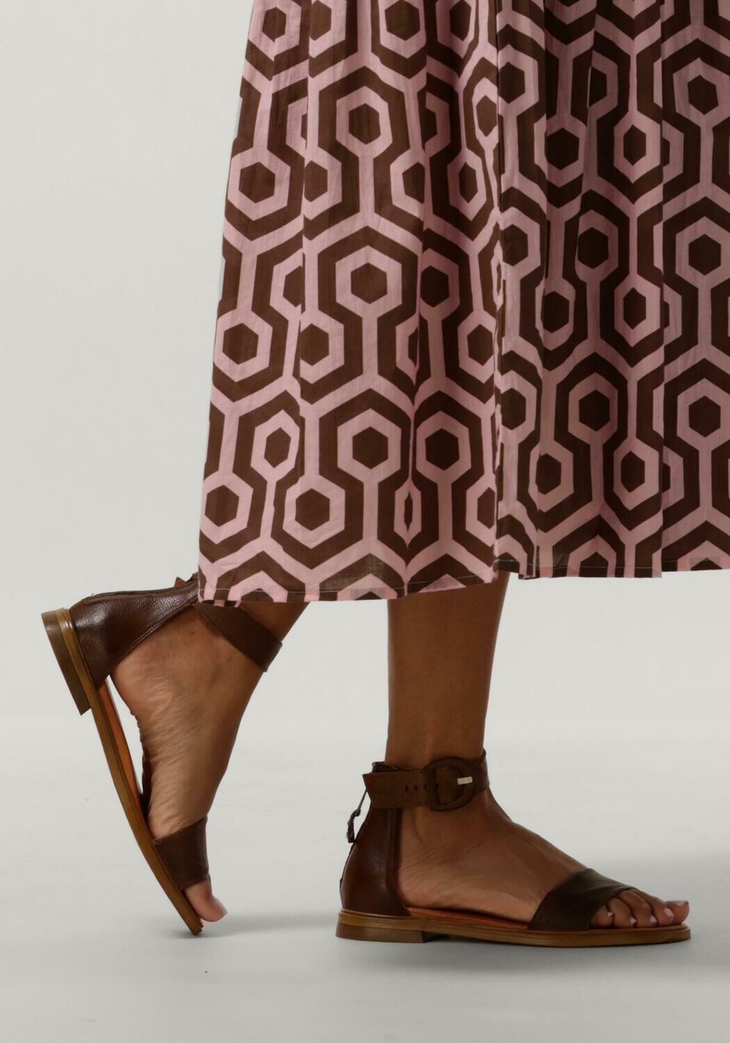 Cognacfarbene AYANA Flache Sandalen M05060 - large