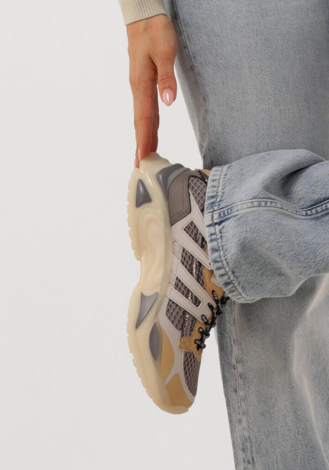 Graue GUESS Sneaker Low BELLUNA - large