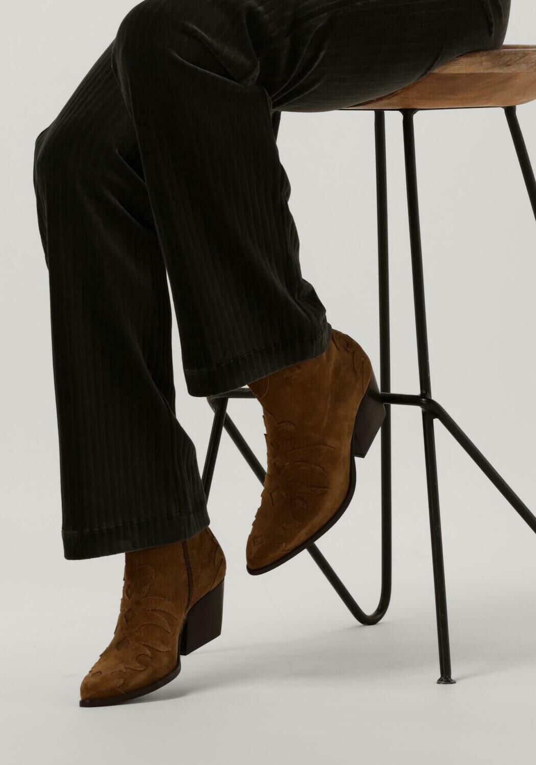 Braune NOTRE-V Stiefeletten AR196 - large