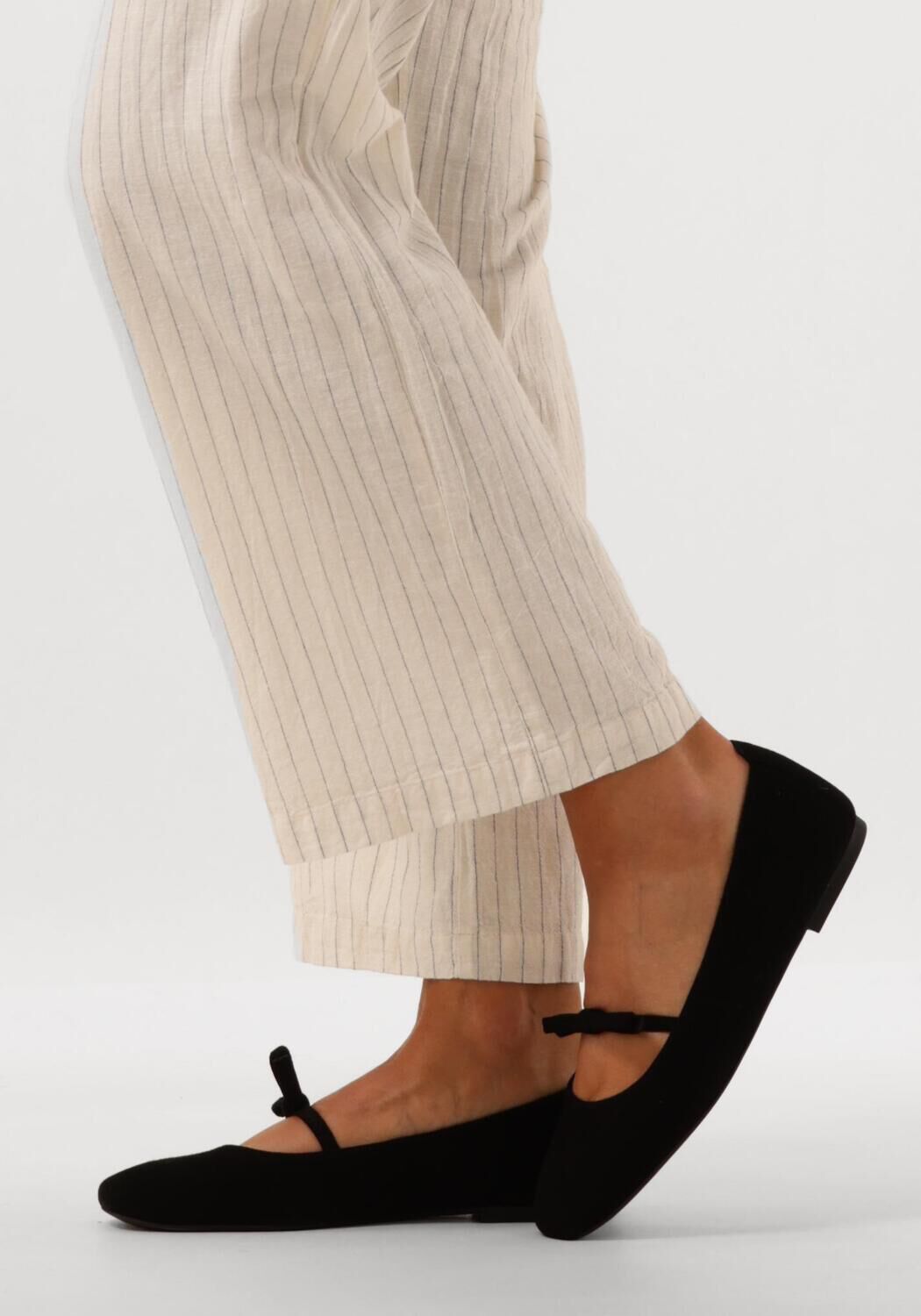 Schwarze UNISA Ballerinas BETAR - large