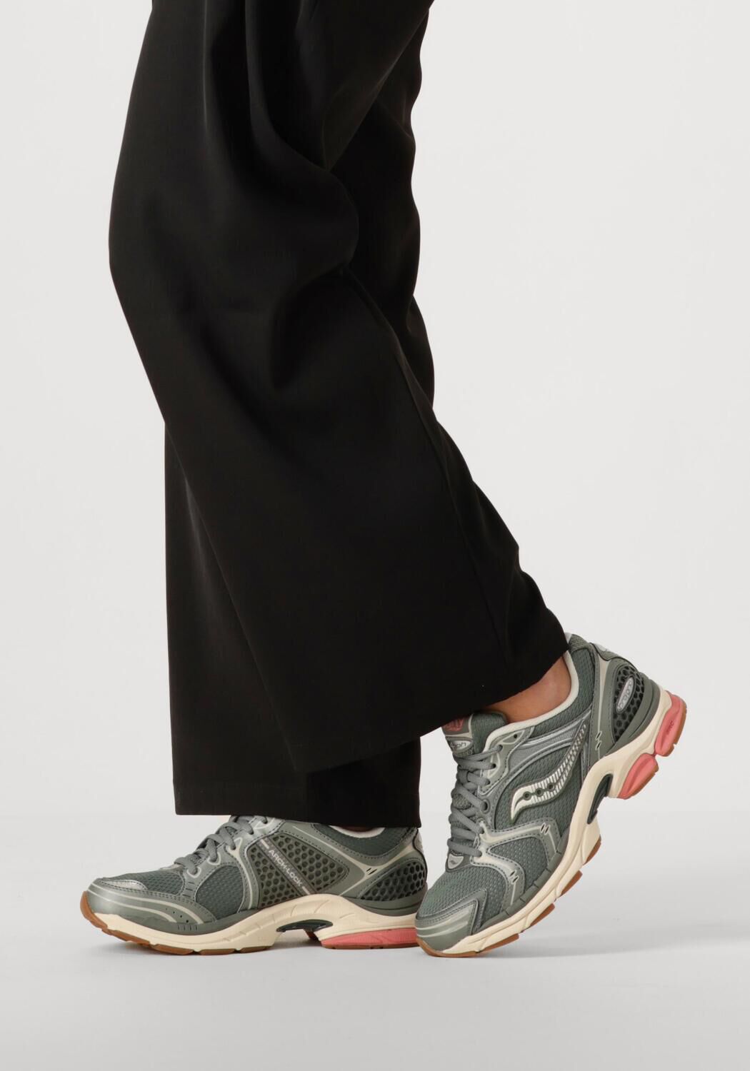 Gr&uuml;ne SAUCONY Sneaker Low PROGRID TRIUMPH 4 - large