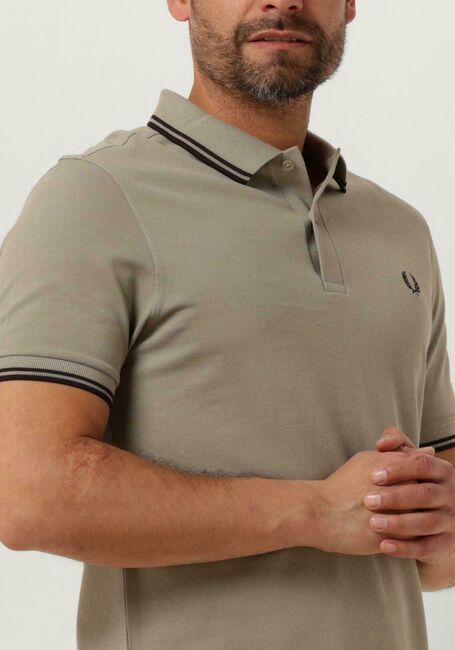 Olive FRED PERRY Polo-Shirt THE TWIN TIPPED FRED PERRY SHIRT - large
