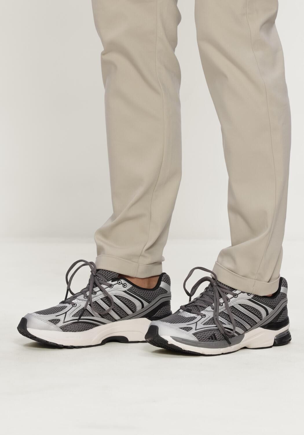 Graue ADIDAS  SPIRITAIN 2000 - large