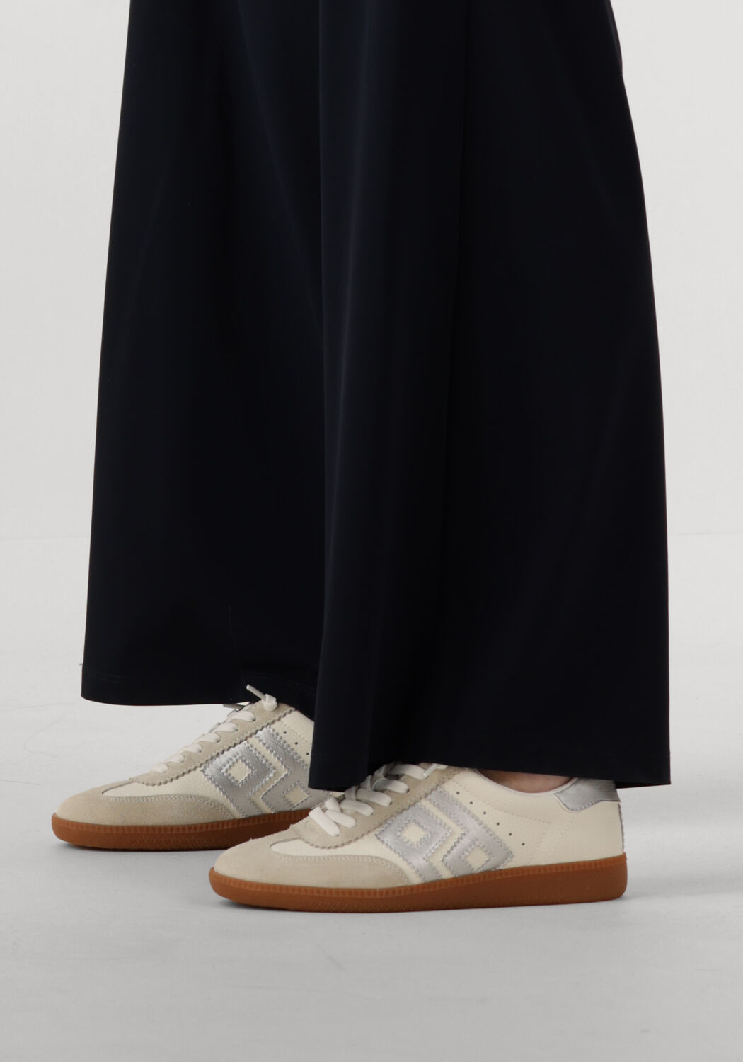 Wei&szlig;e MRP Sneaker Low A1358 - large