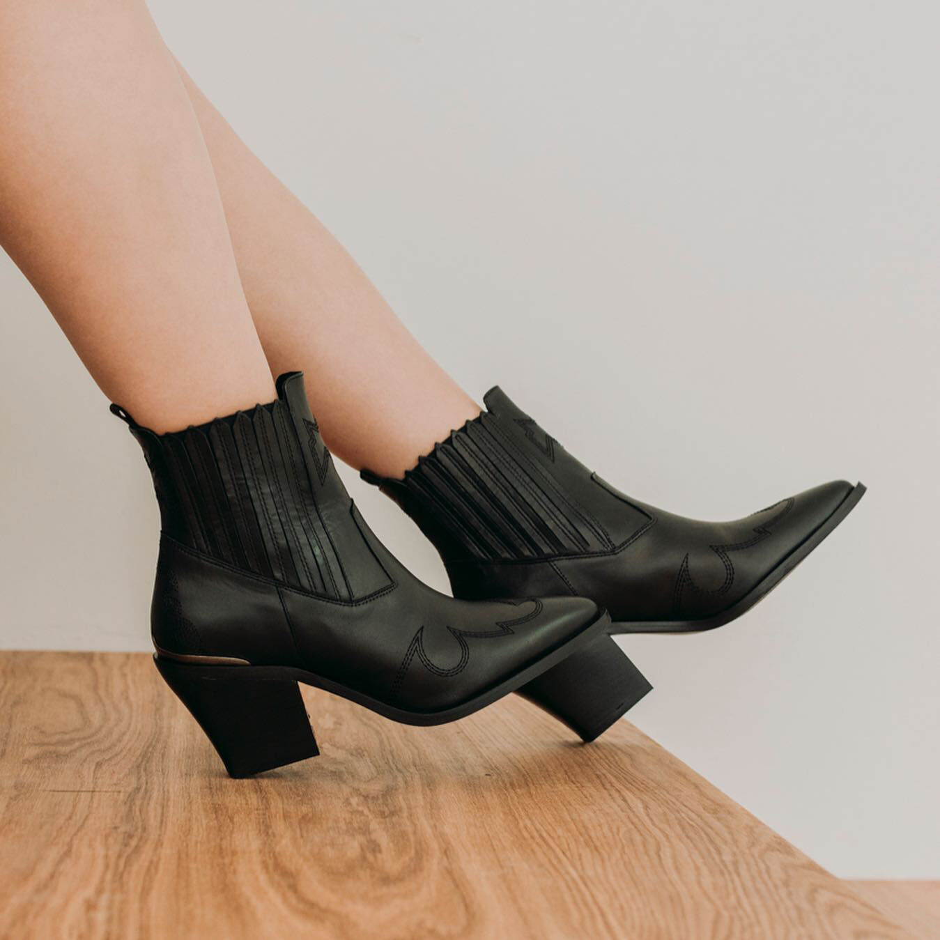 Schwarze NUBIKK Stiefeletten ROMEE CURA - large