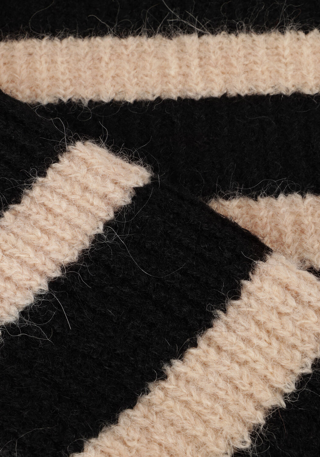 Schwarze BRUUNS BAZAAR Rollkragenpullover SYRINGA TIKA KNIT - large