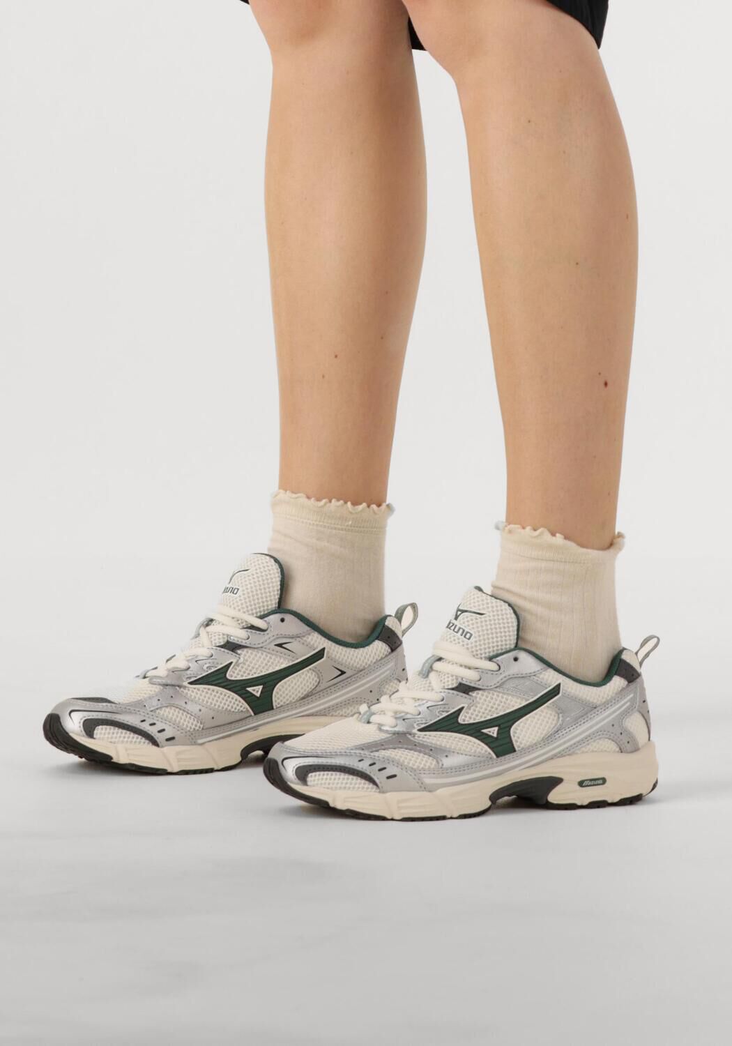 Silberne MIZUNO Sneaker Low MXR DAMES - large