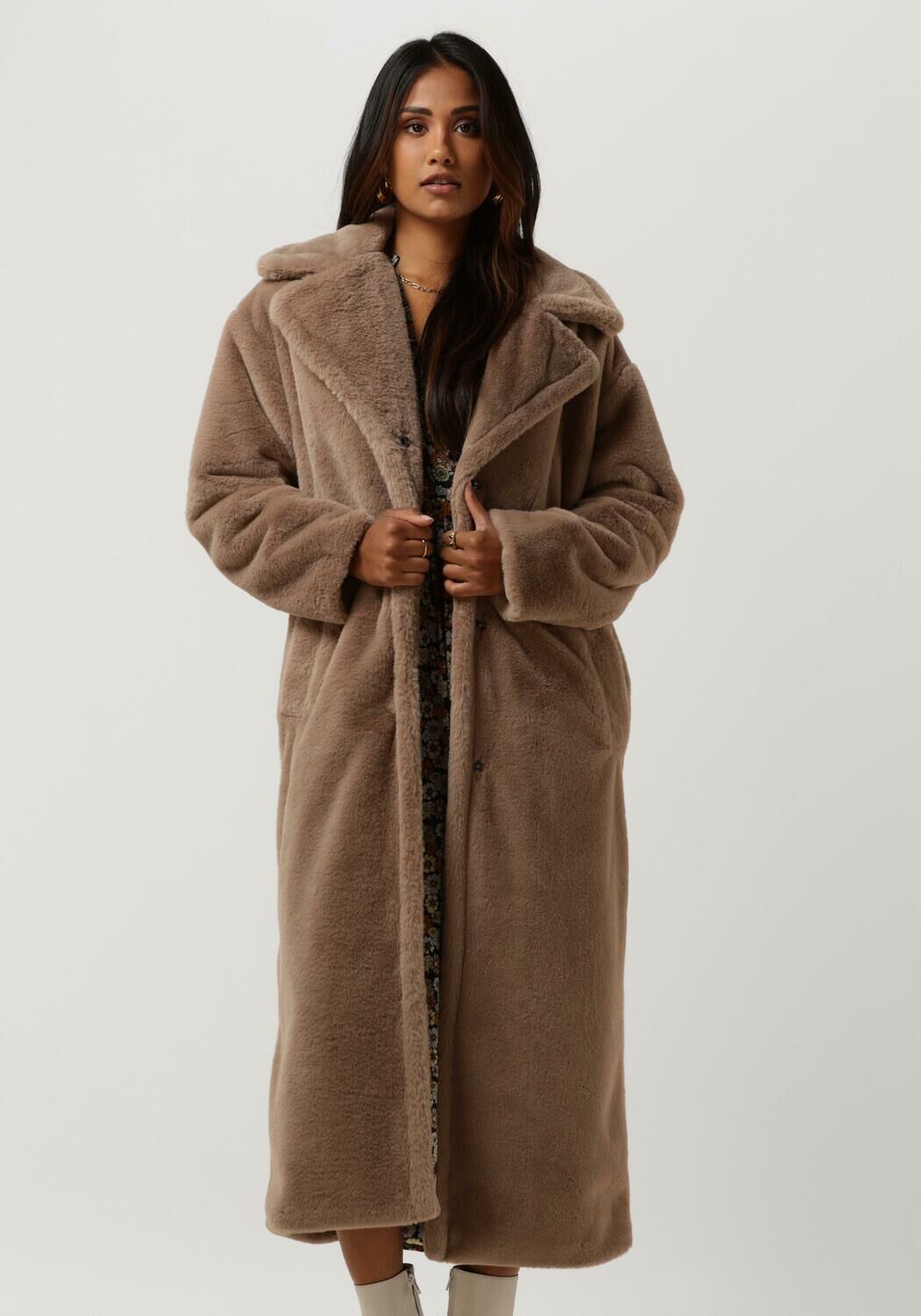 Big faux fur coat new arrivals