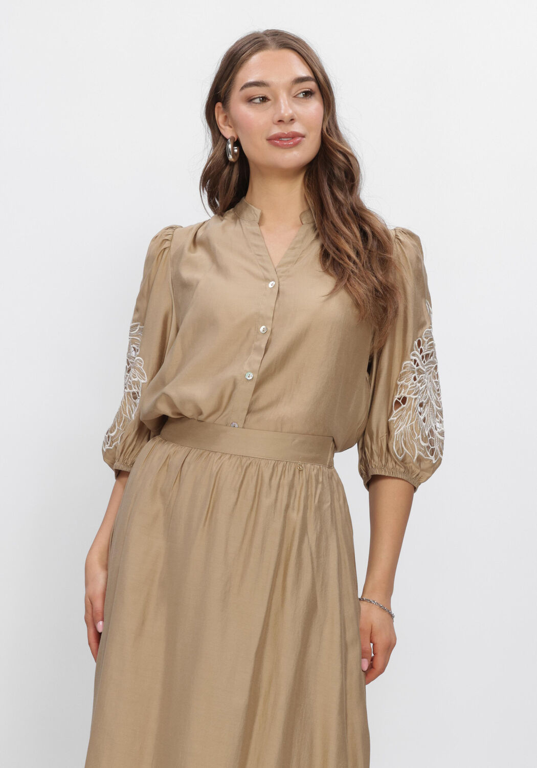 Camelfarbene NUKUS Blusen ROSIE BLOUSE EMBRODERY - large