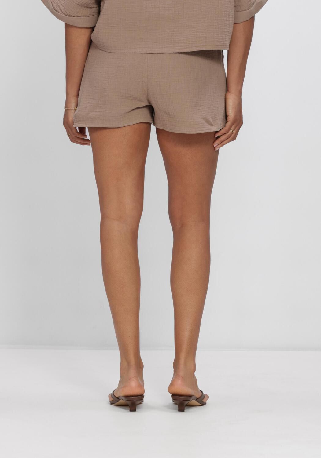 Taupe ALIX THE LABEL Hosen LADIES WOVEN CRINKLE SHORTS - large