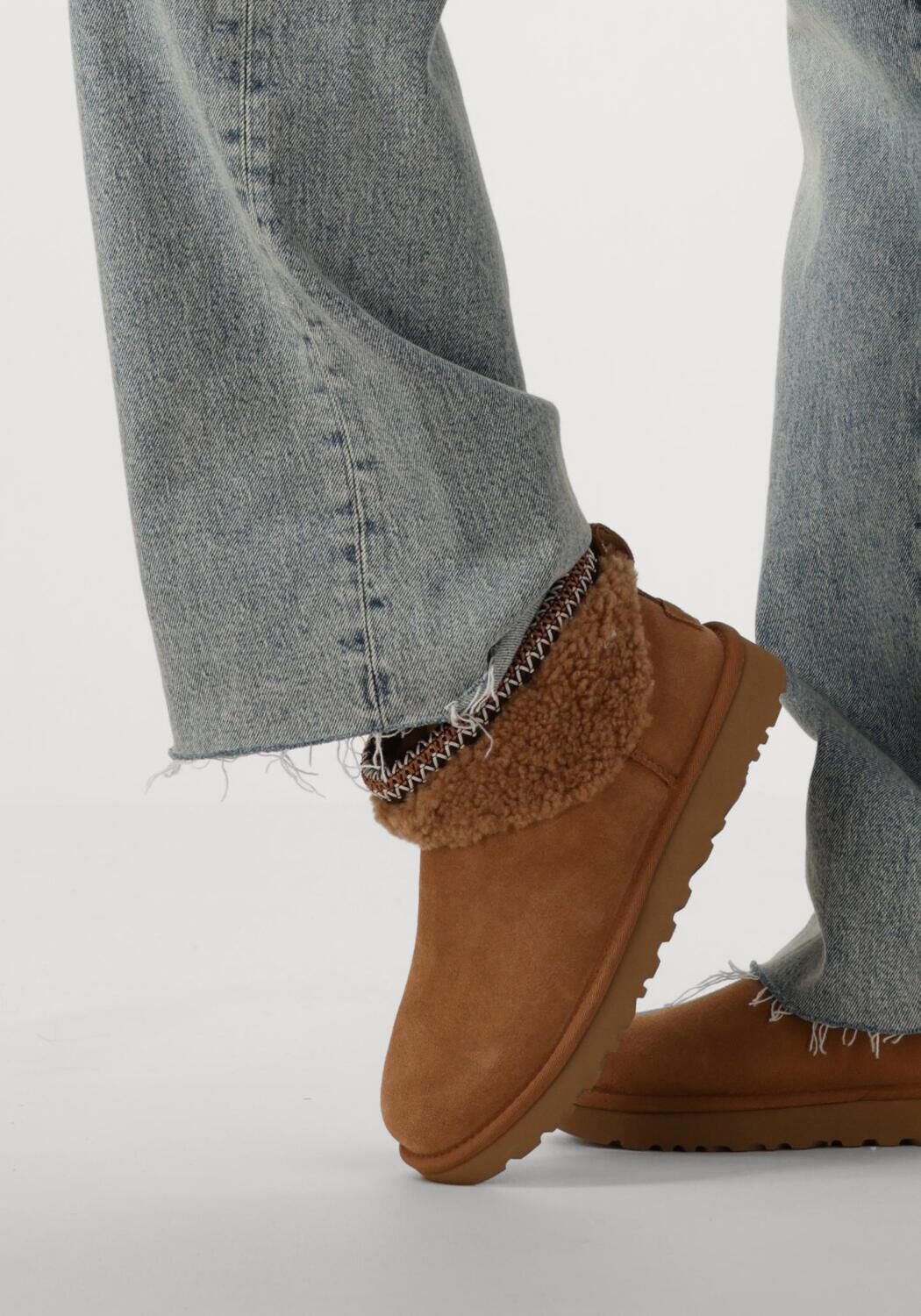 Cognacfarbene UGG Winterstiefel CLASSIC ULTRA MINI MAXI CURLY - large