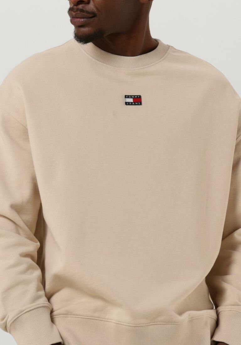 beige tommy jeans sweatshirt tjm rlx xs badge crew IV8135