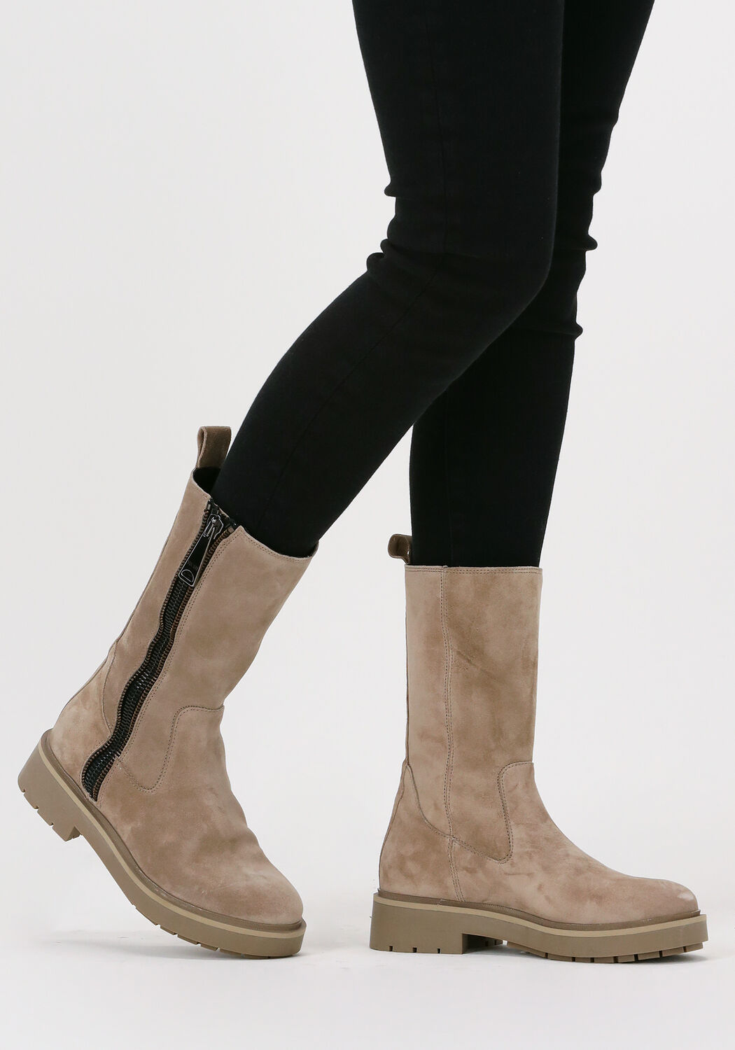 Beige via vai chelsea boots alexis ziva 2025