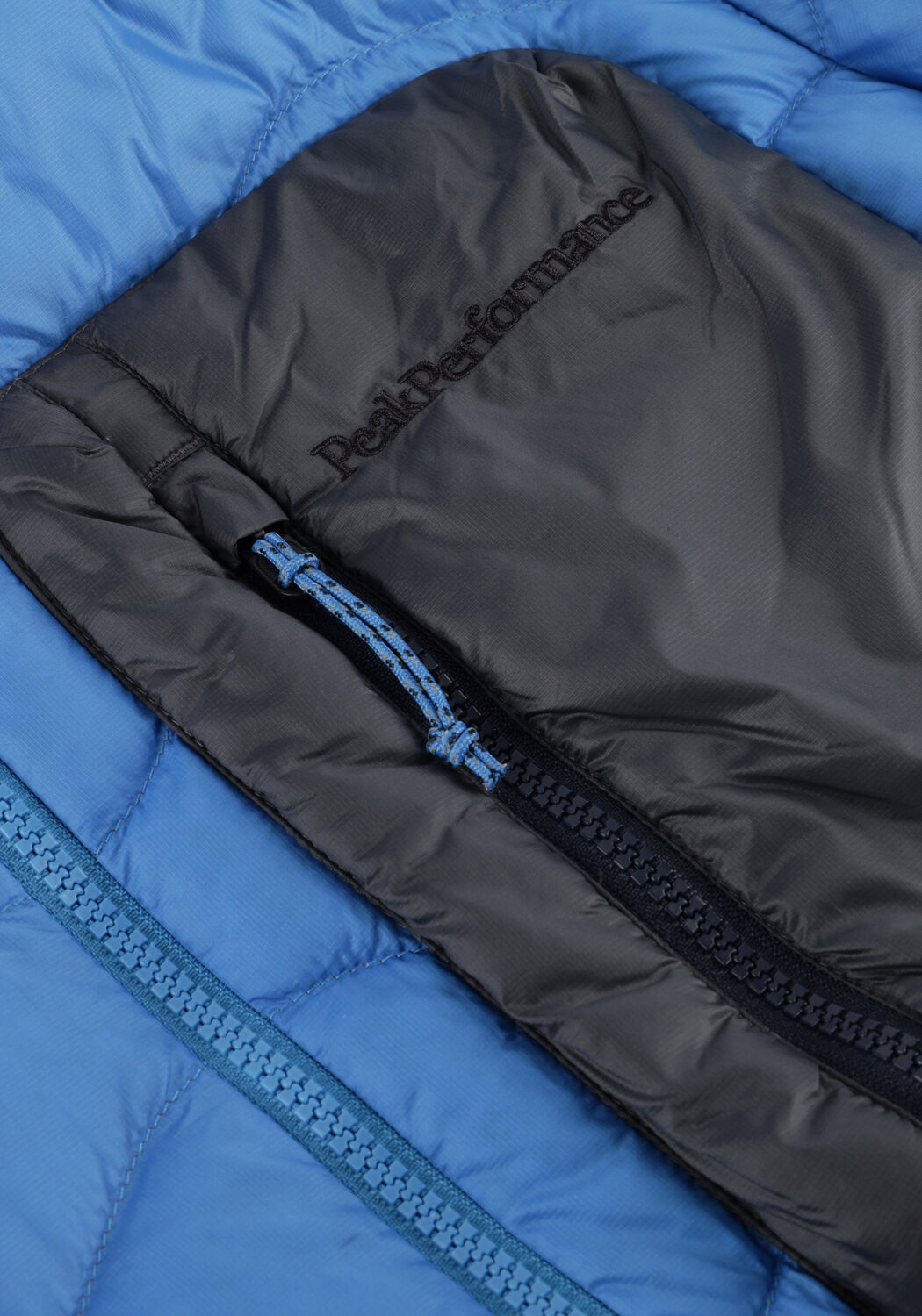 Blaue PEAK PERFORMANCE Wattierte Jack HELIUM UTILITY DOWN HOOD JACKET MEN - large