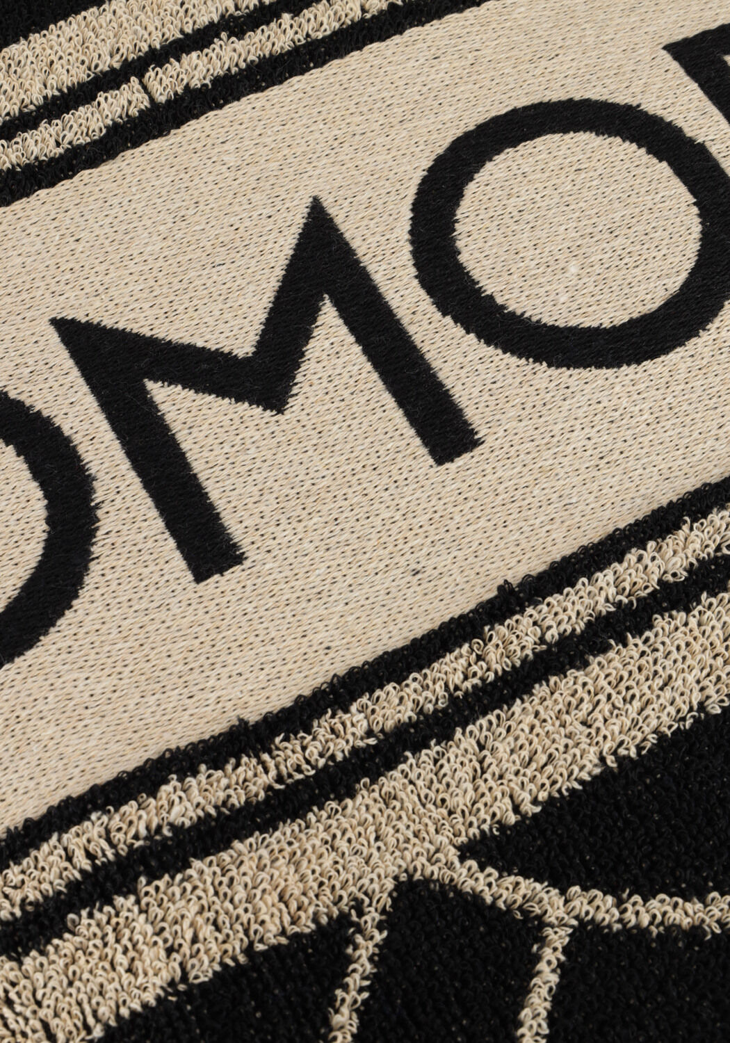 Schwarze OMODA Badehandtuch STRANDLAKEN - large