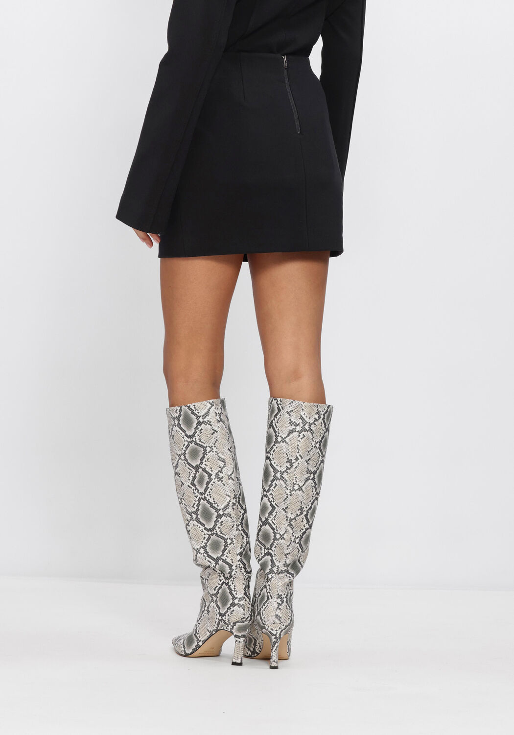 Schwarze OMODA ATELIER Minirock X MODEROSA - VERSA - large