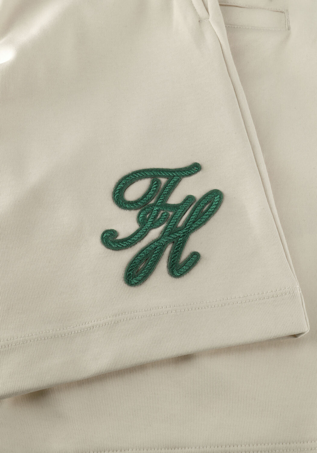 Creme TOMMY HILFIGER Kurze Hose TH SCRIPT GRAPHIC SWEATSHORTS - large