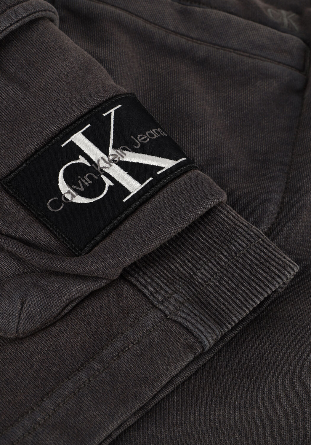 Dunkelgrau CALVIN KLEIN Kurze Hose WASHED BADGE SHORTS - large