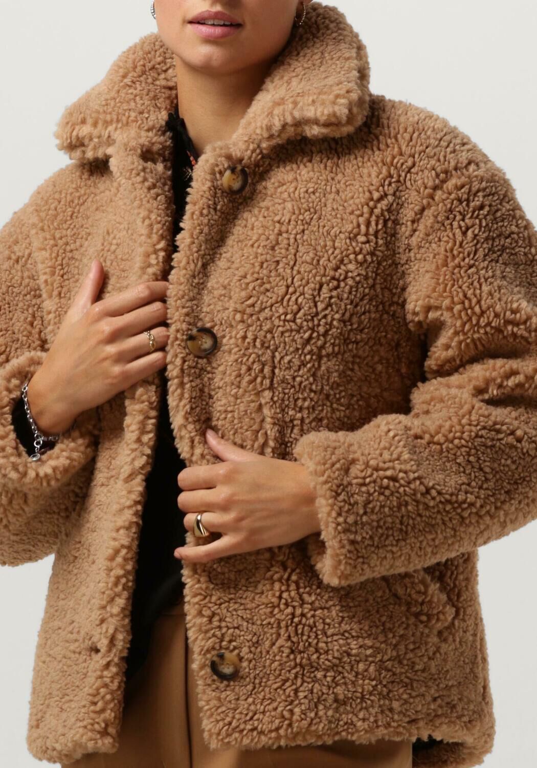 camelfarbene vanessa bruno teddy jacke valerine