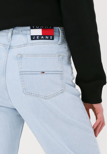 Hellblau TOMMY JEANS Mom jeans MOM JEAN UHR TPRD BF6113 - large