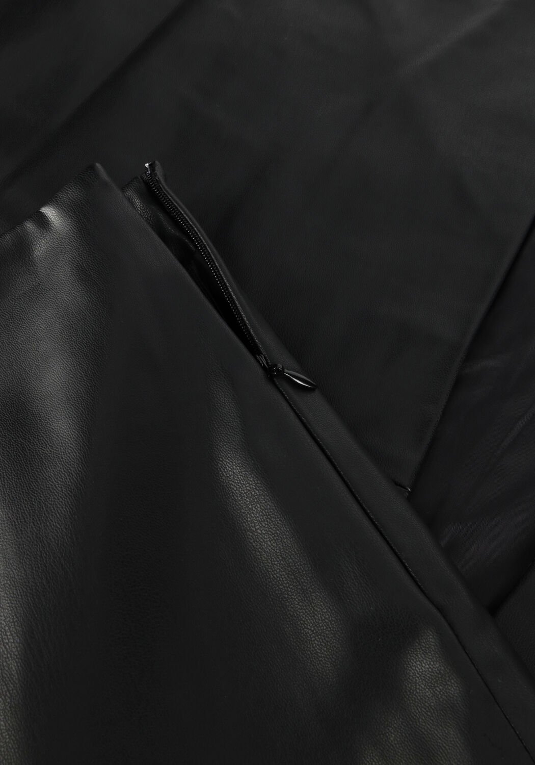 Schwarze EDITED Maxirock JELLA SKIRT - large