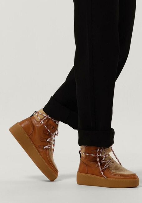 Camelfarbene WOOLRICH Schnürboots MONTONE - large