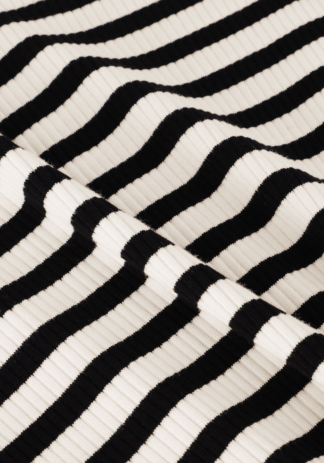 Schwarze INWEAR Top DAGNAIW STRIPED T-SHIRT - large