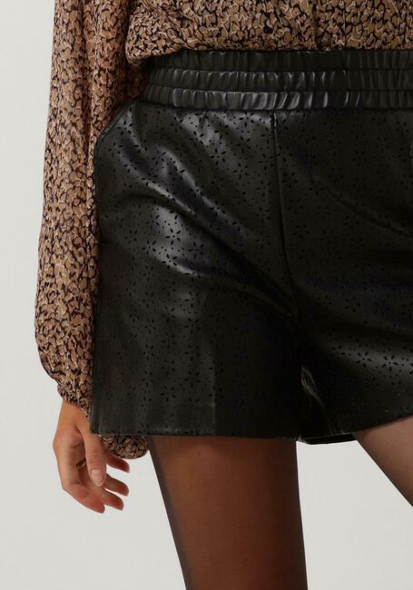 Schwarze GUESS Hosen CAROLA FAUX LEATHER SHORT - large