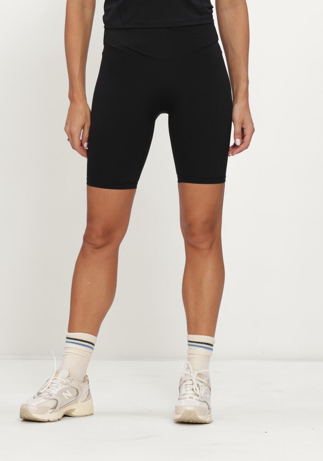 Schwarze NEO NOIR Kurze Hose LEA WRAP SHORTS - large