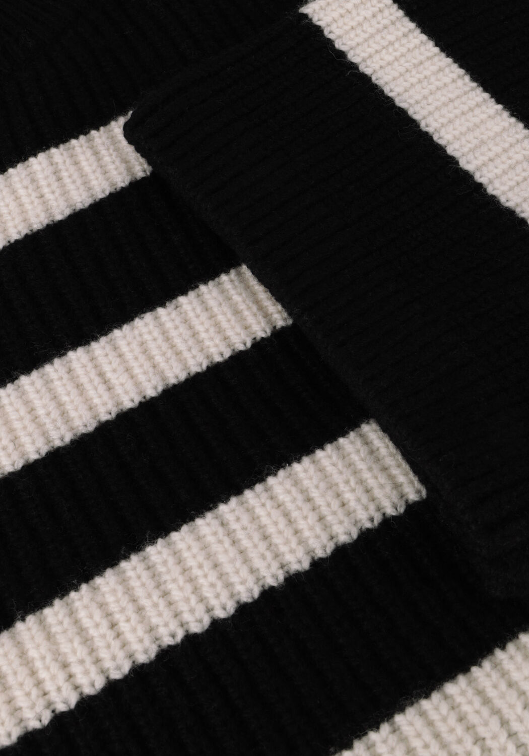 Schwarze EDITED Pullover LOUISE JUMPER - large