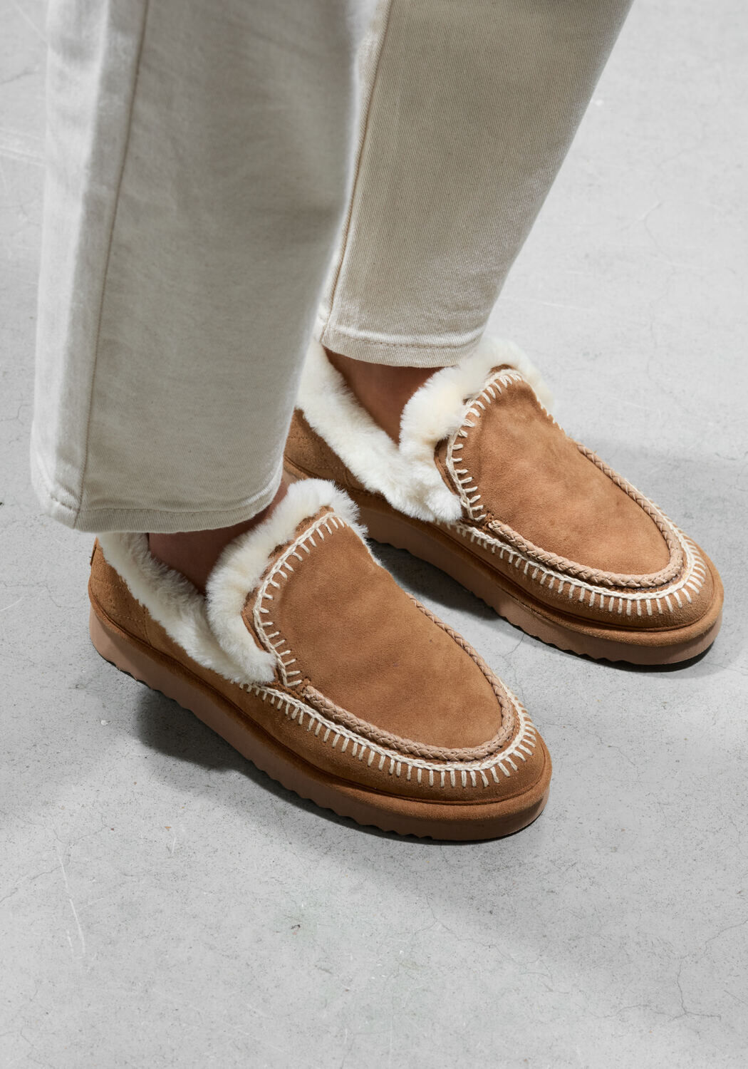 Cognacfarbene LAIDBACKLONDON Slipper JUDE EVA CROCHET - medium