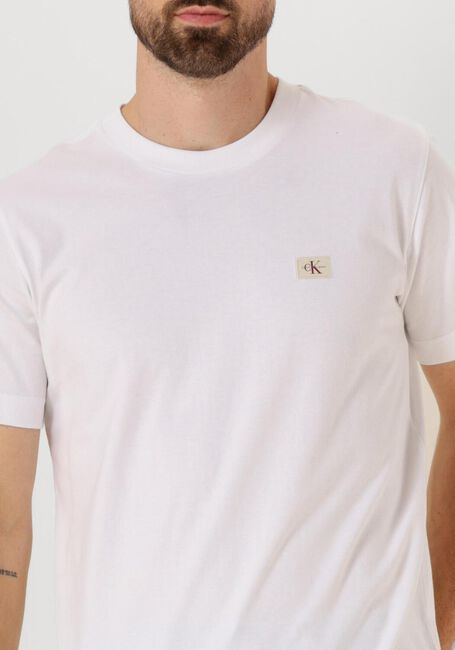 Weiße CALVIN KLEIN T-shirt WOVEN LABEL REGULAR TEE - large
