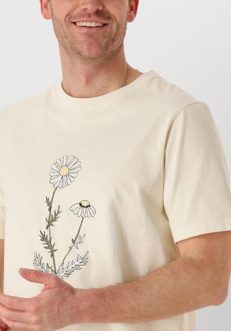 Nicht-gerade weiss ANERKJENDT T-shirt AKKIKI FLOWER EMB S/S TEE - large