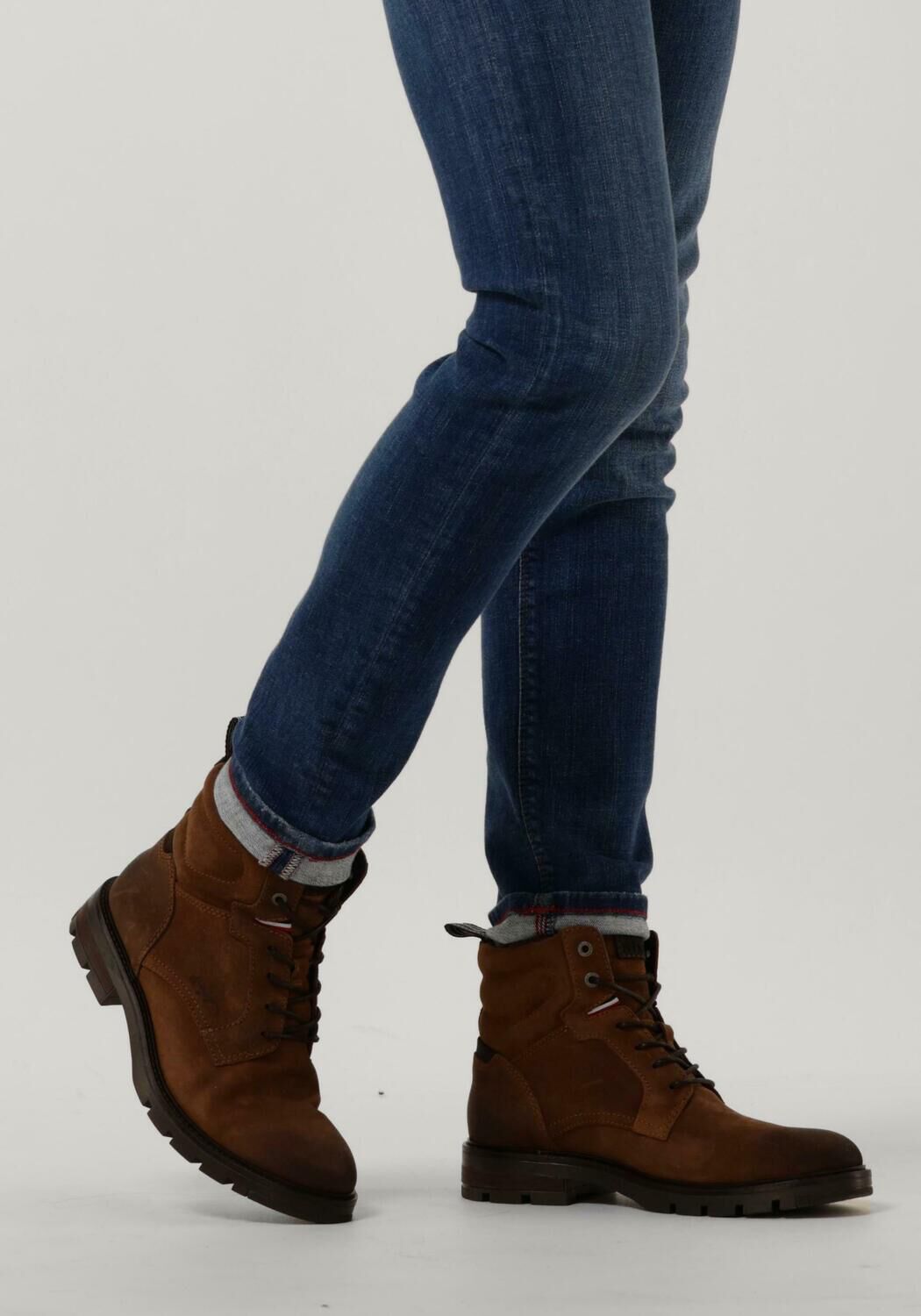 Braune TOMMY HILFIGER Schn&uuml;rboots ELEVATED PADDED SUEDE BOOT - large