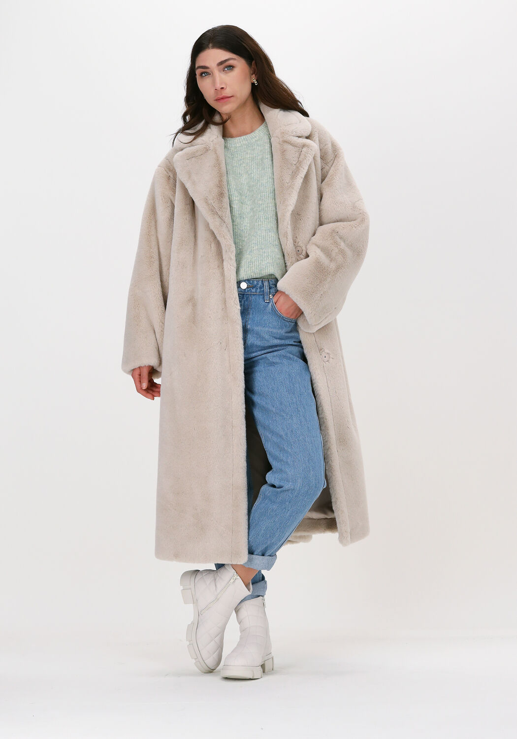 maria coat stand studio
