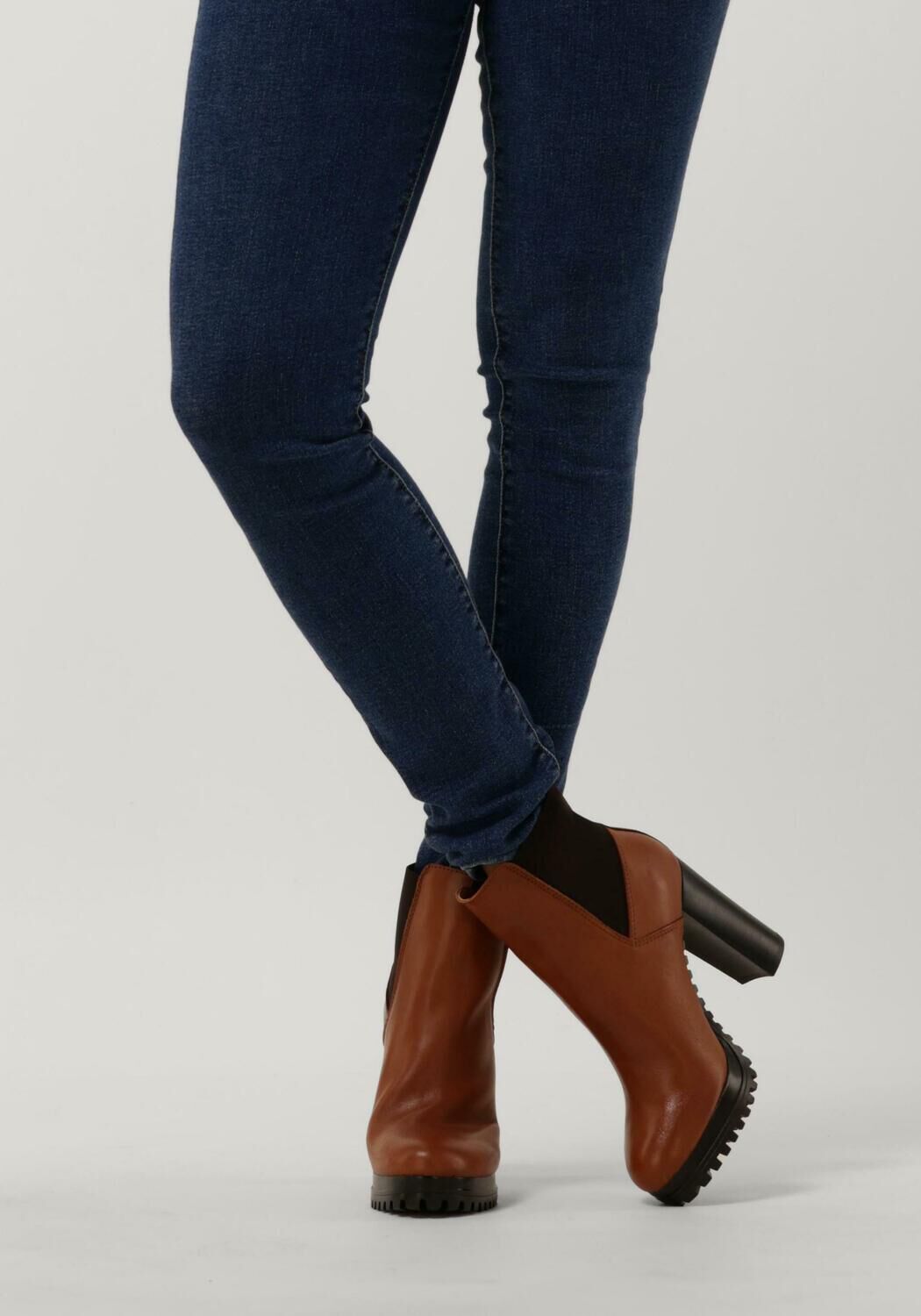 Cognacfarbene TOMMY JEANS Stiefeletten ESSENTIALS HIGH HEEL BOOT - large