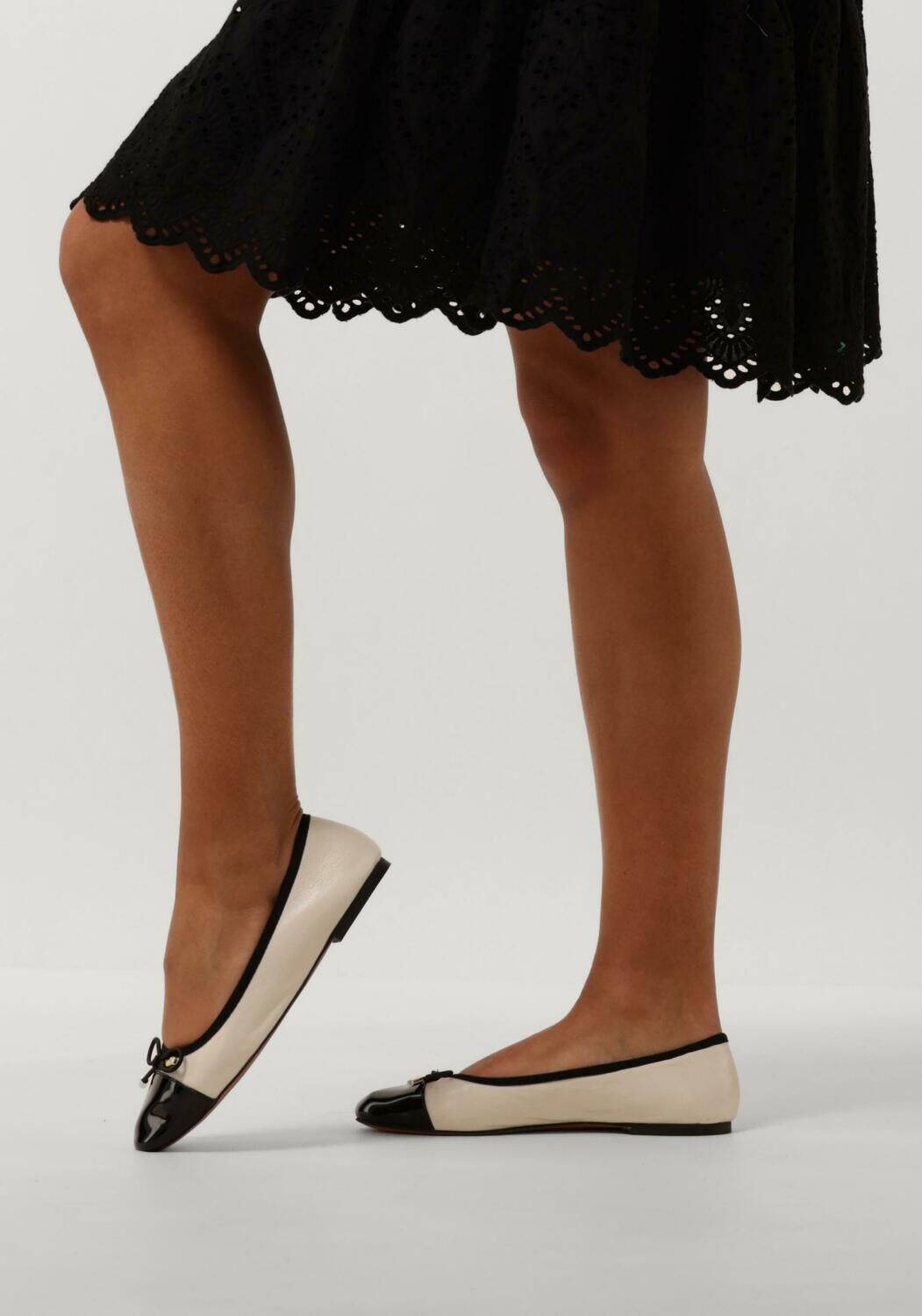 Wei&szlig;e INUOVO Ballerinas A94001 - large