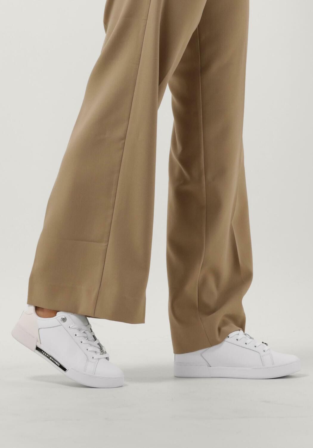 Wei&szlig;e TOMMY HILFIGER Sneaker Low COURT SNEAKER WITH LACE HARDWARE - large