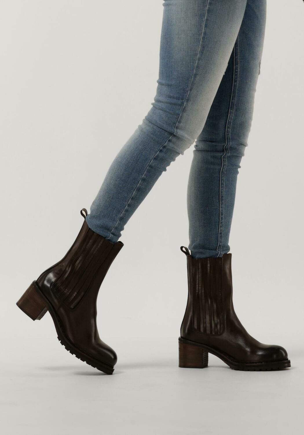 Braune WALK IN THE PARK Chelsea Boots WP019 - large