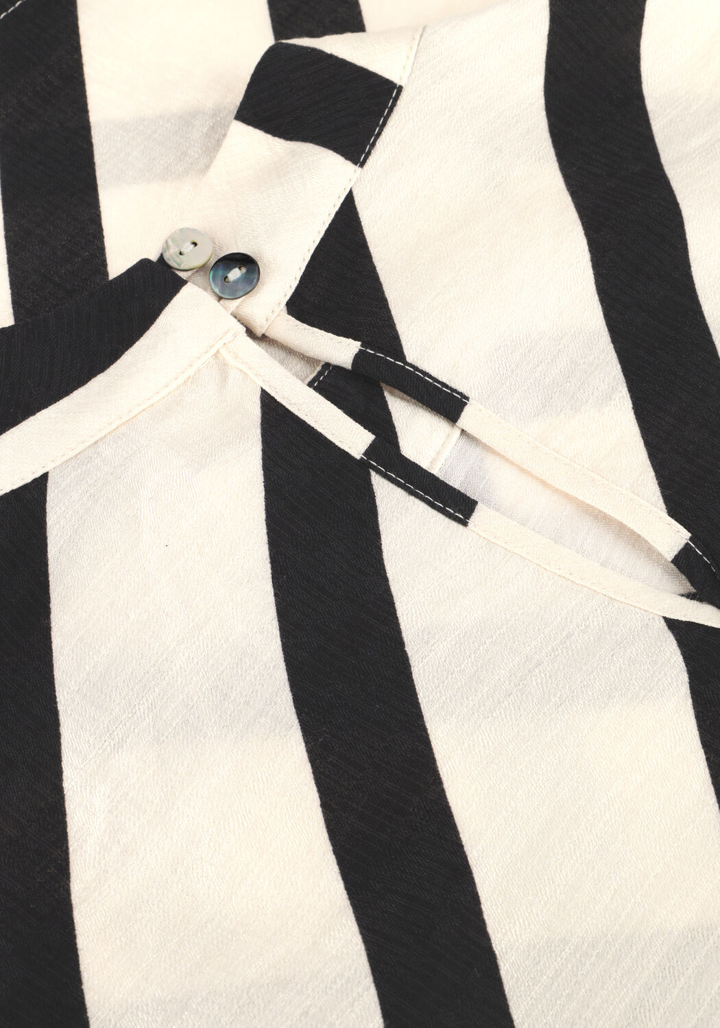 Wei&szlig;e JANSEN AMSTERDAM Blusen TEDDIE BLOUSE BS 116 SHORT SLEEVE HIGH NECK - large