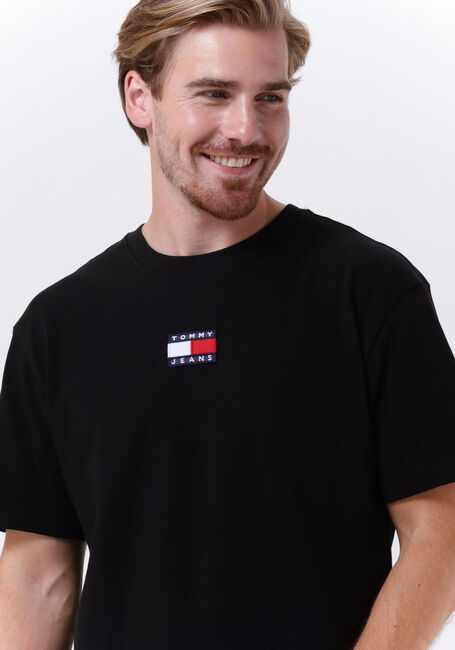 Schwarze TOMMY JEANS T-shirt TJM TOMMY BADGE TEE - large
