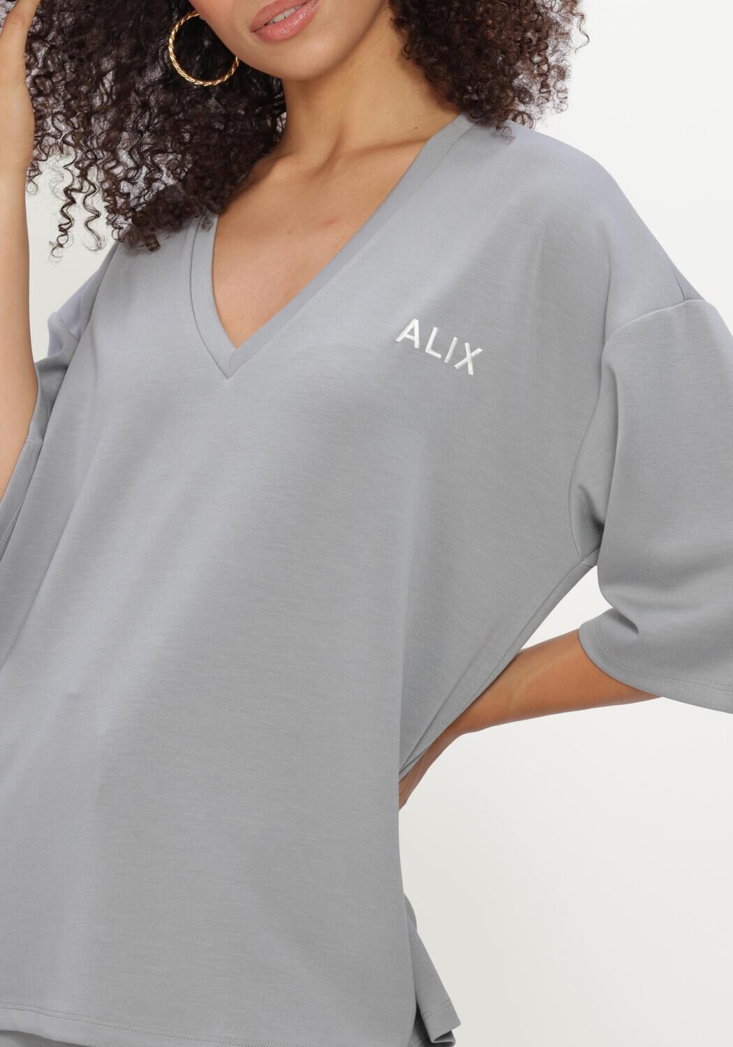 Hellgrau ALIX THE LABEL Tops & T-shirts LADIES KNITTED SCUBA V-NECK TOP - large